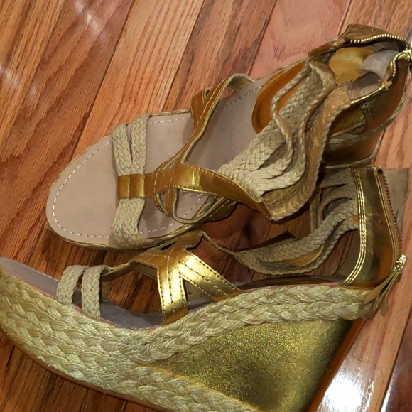 SHARP! BRAND NEW NINE WEST WEDGES - Women Size: 11 - $30 - Picture 2 of 8